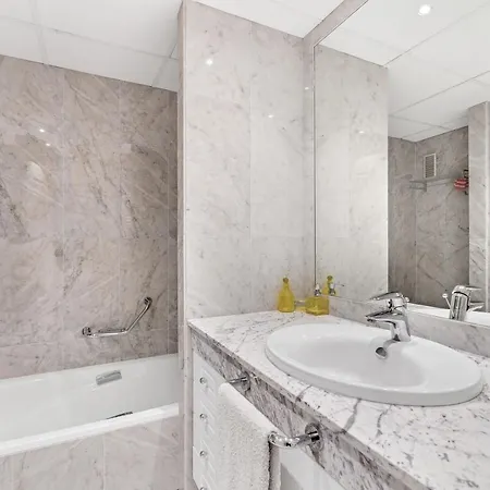 Apartment Modern And Large In The Heart Of Puerto Banus Marbella
